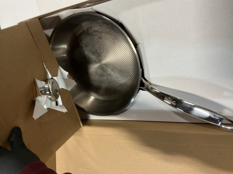 Condition photo showing Good Condition for 9.45 Inch Titanium Pan,99.6% Titanium Frying Pan for Cooking Healthy Non-Toxic Cookware with Lid Plateful Pan for Even Heating, Induction Compatible, Oven & Broiler Safe 9.45in