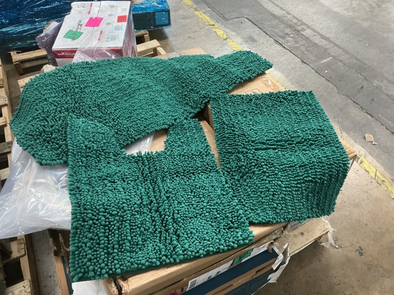 Condition photo showing Good Condition for ACCUMTEK Upgrade Extra Large Deep Green Bathroom Rug Set 3 Pieces Ultra Soft, Thick Absorbent Bath Mats, Non Slip Chenille Toilet Mat for Bathroom, Bedroom, Kitchen 4'×1'8"+ 2'x1'5"+ U Shape 1'8"x2' Deep Green