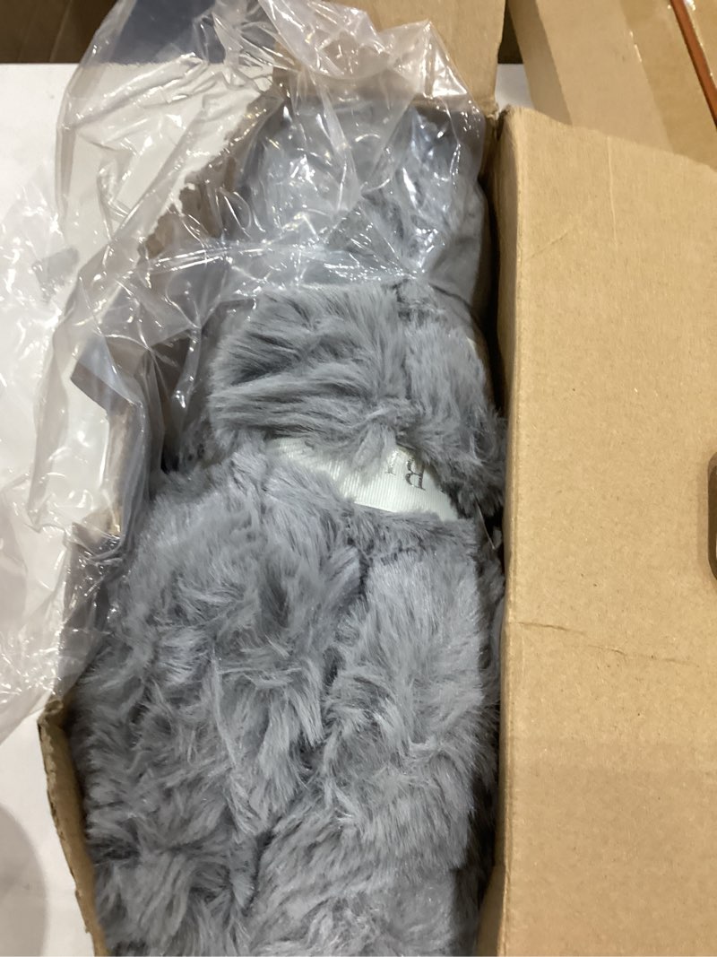 Condition photo showing Good Condition for Cozy Bliss Faux Fur Throw Blanket for Couch, Fuzzy Soft Plush Thick Bubble Blanket for Sofa Bedroom Living Room,50 * 60 Inches Light Grey Grey Throw(50" x 60")