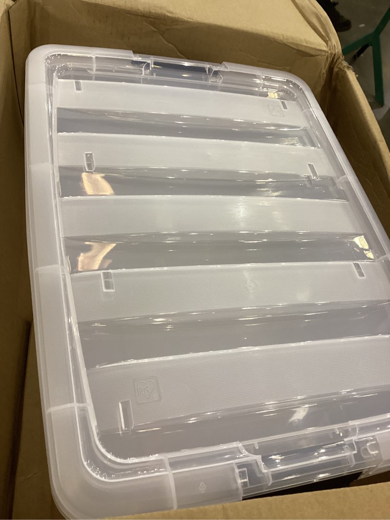 Set of 2 plastic containers