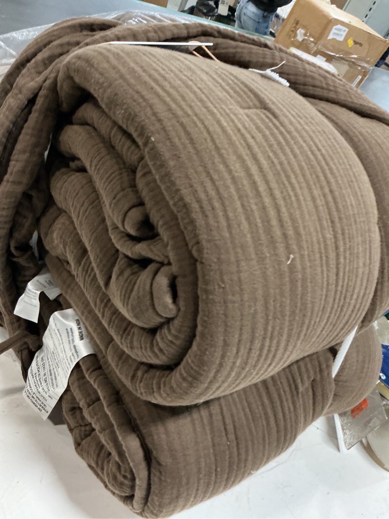 Condition photo showing As Is for quince organic airy gauze box quilt(quince )