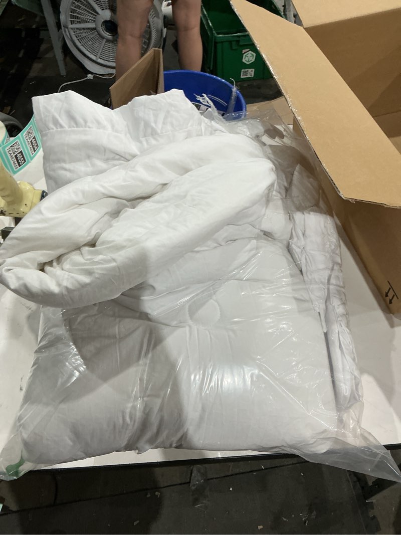 Condition photo showing As Is for paxrac white comforter