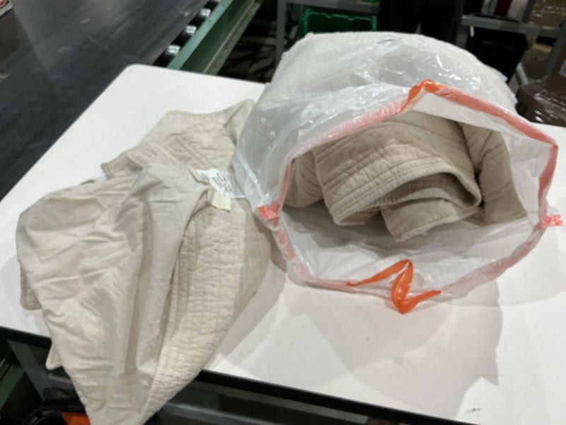 Condition photo showing As Is for evergracehome 100% cotton modern lines quilt set queen size, pre-washed soft striped coverlet bedspread, 3 piece lightweight bedding set for all season, with 2 pillow shams, birch | modern & timeless, 100% cotton, soft, pre washed, oeko-tex certified, lightweight