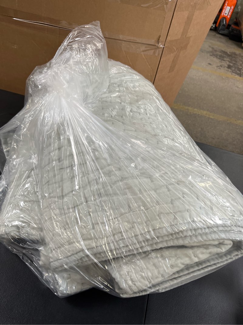 Condition photo showing Good Condition for european linen cotton stitch quilt set, king/cal king, mist