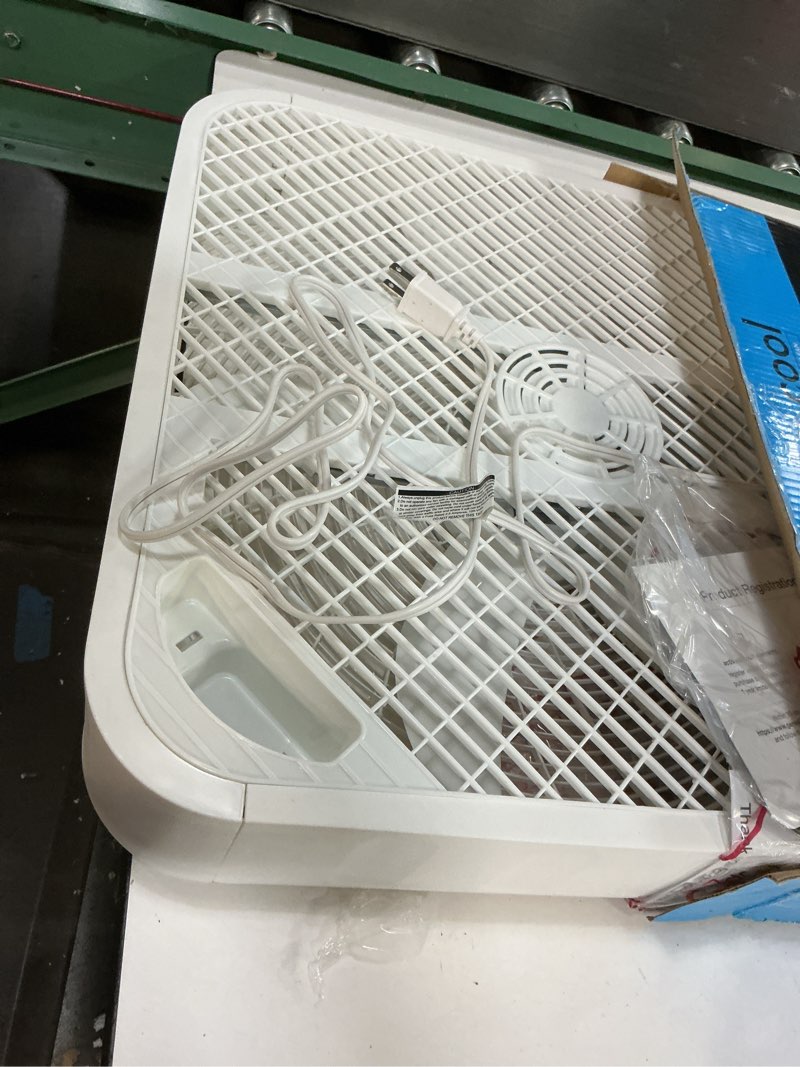 Condition photo showing Good Condition for genesis 20  3 speed box fan with max cooling technology  g20box-wht  white