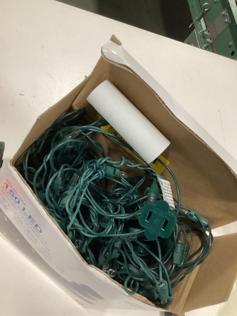 Condition photo showing Good Condition for GE StayBright 150-Count Warm White LED Net-Style Christmas Lights 6ft X 4ft