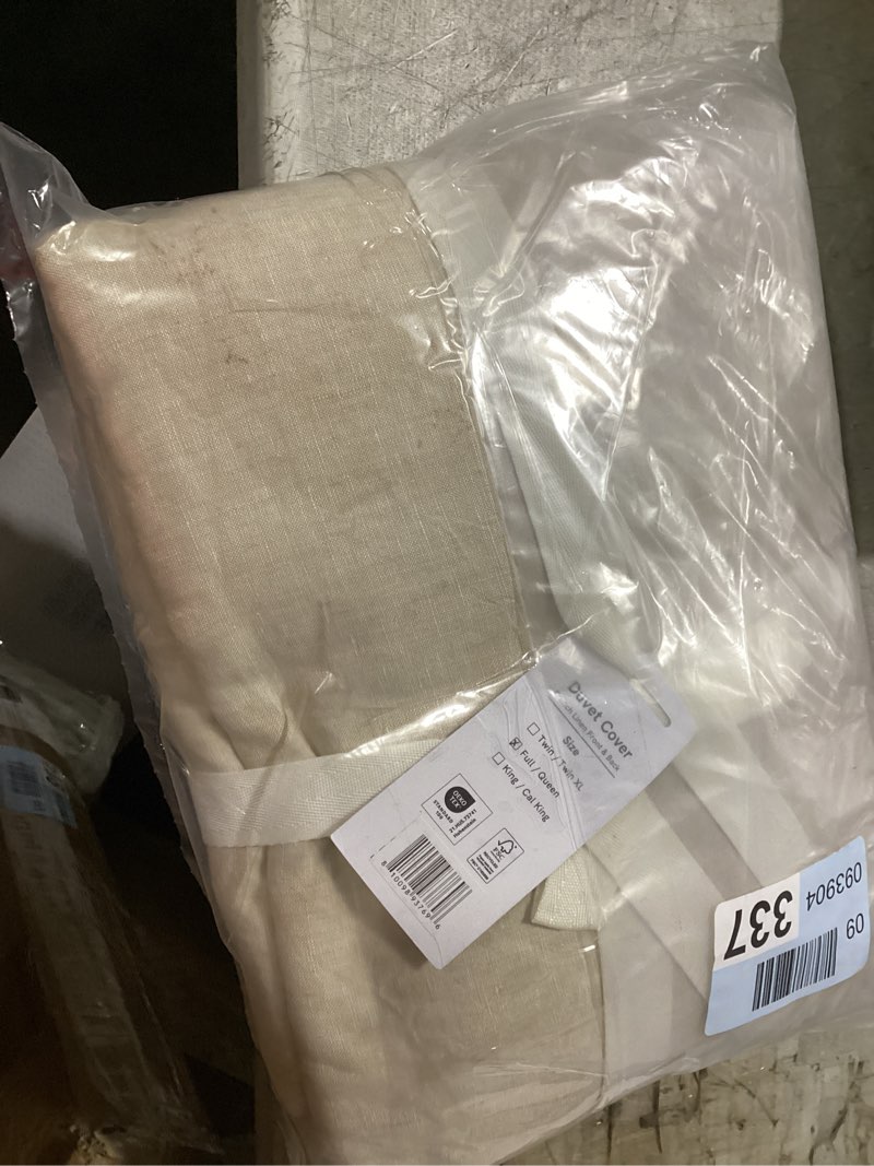 Condition photo showing Good Condition for similar to stock photo  amazon basics lightweight microfiber 3-piece duvet cover set with zipper closure, full/queen, beige, solid full/queen beige.