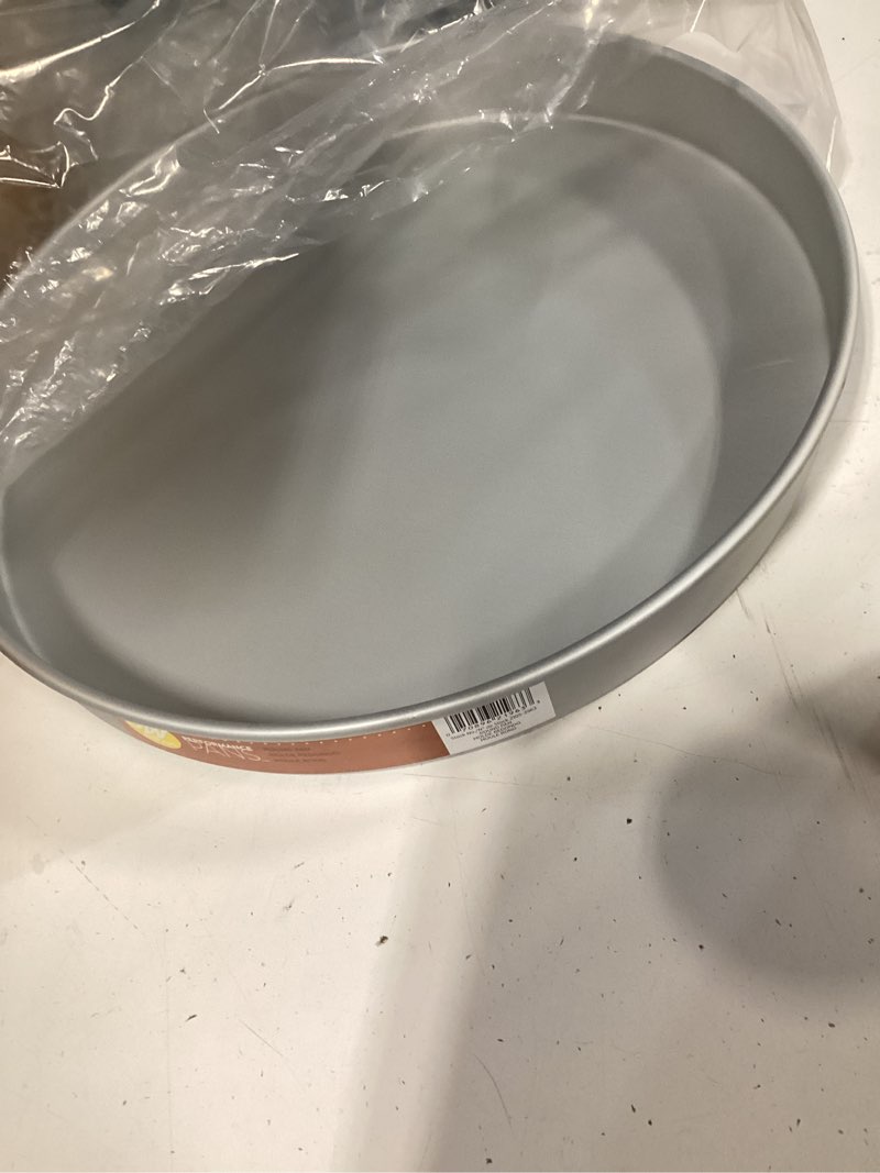 Condition photo showing Good Condition for wilton aluminum performance pans 16 inch round pan