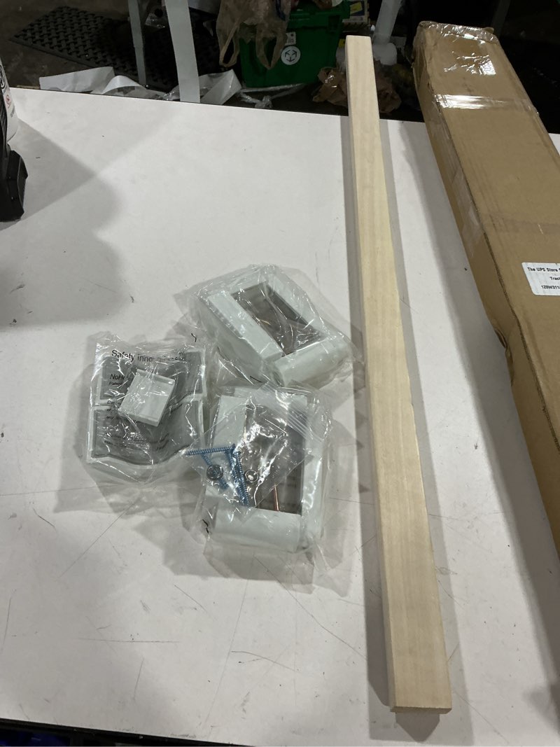 Condition photo showing Good Condition for safety innovations no hole stairway baby gate mounting kit - fits posts from 2 3/4 inches to 3 1/2 inches wide with square or round tops - no adhesives on or screws in your posts, (1-pack)