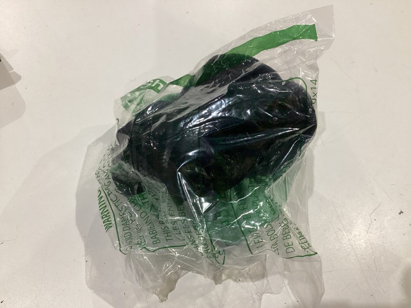 Condition photo showing Good Condition for green and black steering wheeling cover