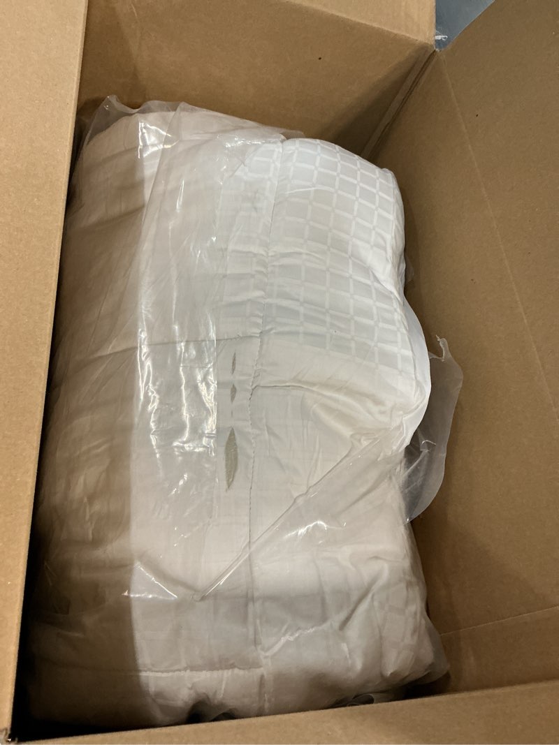 Condition photo showing As Is for Serta ComfortSure Queen Mattress Cover, Fitted Pillow Top Mattress Pad, Super Soft and Breathable Quilted Cotton Protector with 18" Elastic Deep Pockets for Secure Fit, White