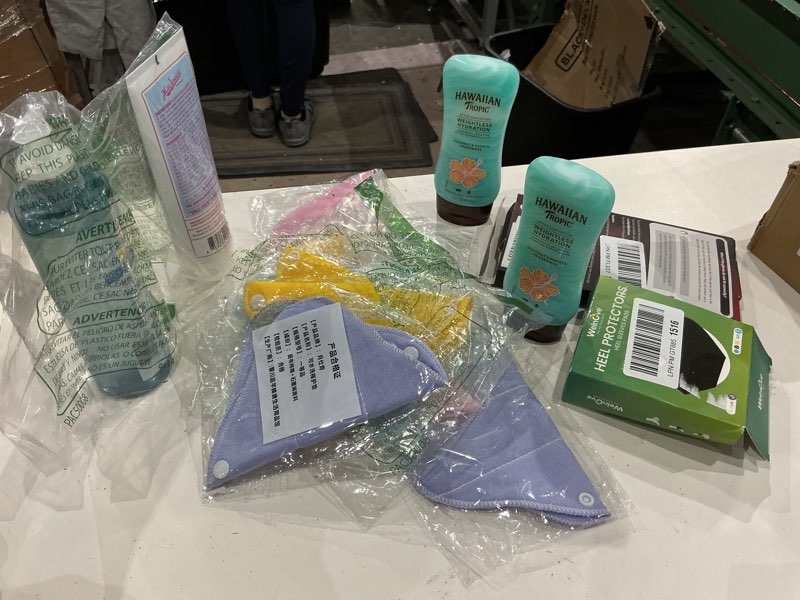 Condition photo showing Good Condition for assorted health and beauty lot