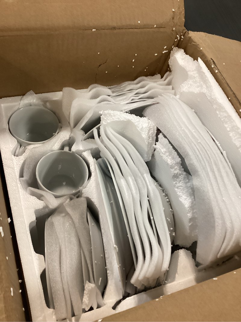 Condition photo showing Good Condition for VEWEET Annie Porcelain Dinnerware for 6, 30-Piece Pink Floral Dish Set With Plates and Bowls Including Dinner, Dessert, Soup, Cups & Saucers Annie 30 piece Set