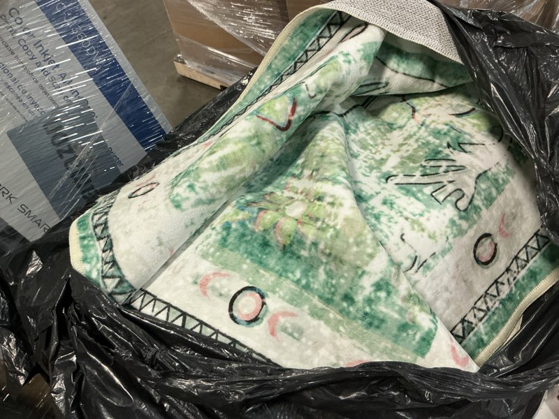 Condition photo showing As Is for Vhong Boho Area Rugs Vintage Washable Modern Neutral Large Carpet Sage Green 8×10 High Traffic Rugs for Dinning Room Living Room Bedroom Farmhouse Non Slip Sage Green 10' x 8' (Rectangular)