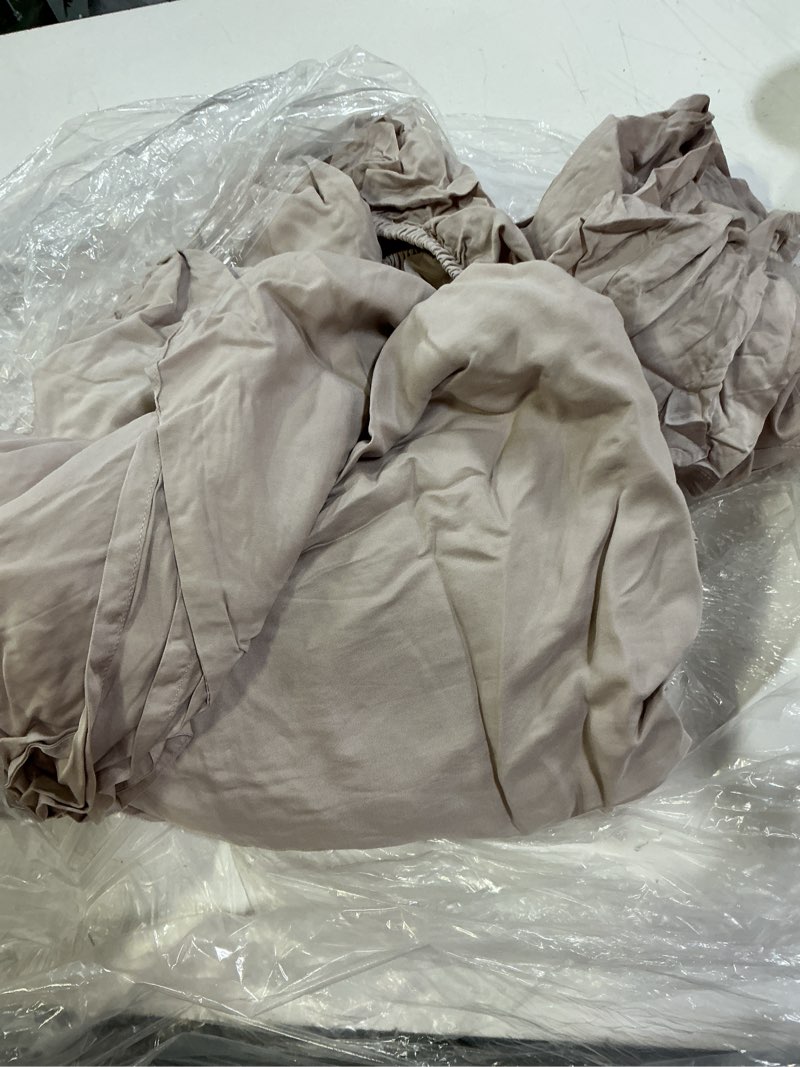 Condition photo showing Good Condition for bamboo sheet set, king, soft blush