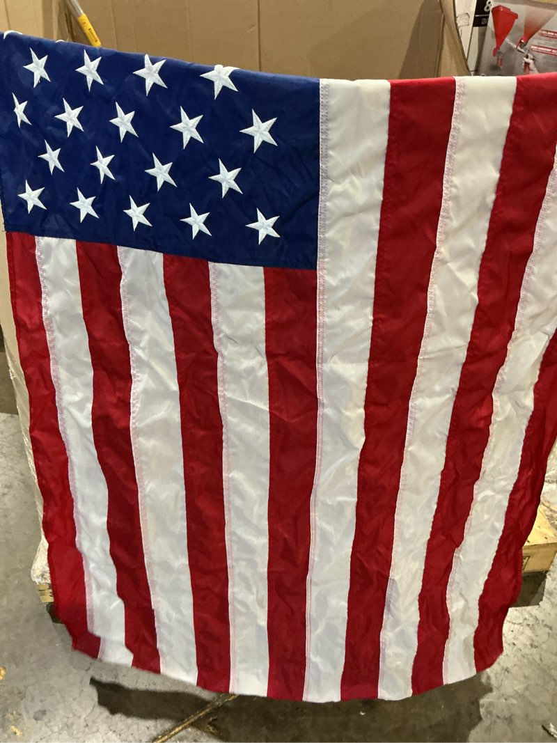 Condition photo showing New/Like New for (red,white,blue) america flag