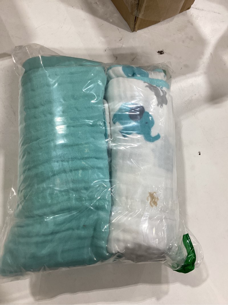 Condition photo showing Good Condition for Yoofoss Hooded Baby Towels for Newborn 2 Pack 100% Muslin Organic Cotton Baby Bath Towel with Hood for Babies, Infant, Toddler and Kids, 32x32Inch, Soft and Absorbent Newborn Essential,Blue Elephant Blue and White Elephant 32 x 32 Inch