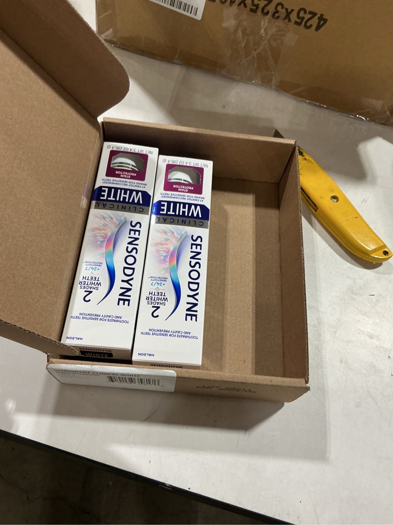 Condition photo showing As Is for sensodyne clinical white toothpaste clinically proven whitening for sensitive incomplete only 2teeth, stain protector, 3.4 oz x 3 mint 3.4 ounce (pack of 3)