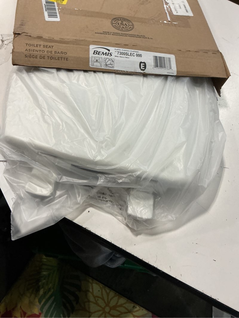 Condition photo showing Good Condition for Bemis 7300SLEC Slow Close Toilet Seat, Easy Clean Hinges and Durable Plastic Seat, Made in USA, Elongated, White