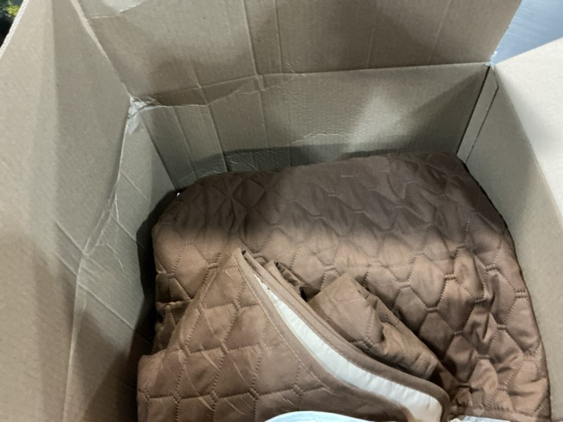 Condition photo showing Good Condition for exclusivo mezcla reversible full queen quilt bedding set with pillow shams, lightweight quilts queen size, soft bedspreads bed coverlets for all seasons - (brich beige, 90"x96") brich beige full/ queen