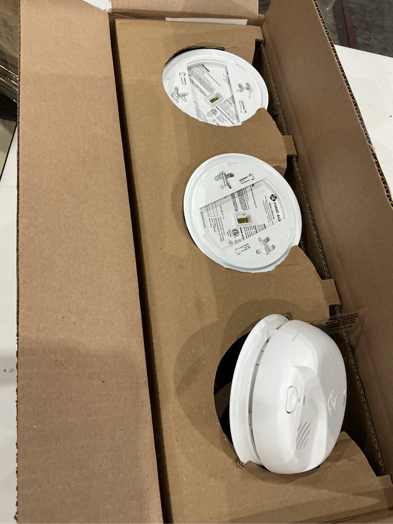 Condition photo showing Good Condition for first alert smico100-ac interconnect hardwire combination smoke & carbon monoxide alarm with battery backup - 3 pack 3-pack precision detection smico100-ac