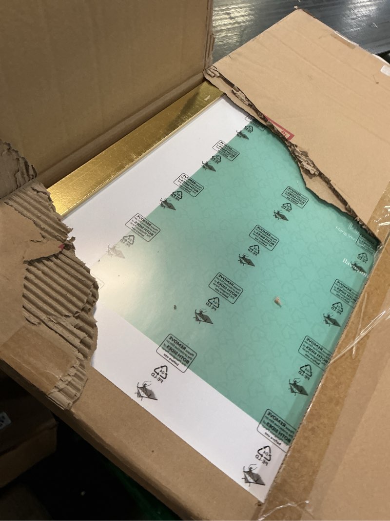 Condition photo showing Good Condition for lavie home 22x28 picture frame gold poster frame,display pictures 18x24 with mat or 22x28 without mat, stable and sturdy frame and polished plexiglass, horizontal and vertical format of the walls 22x28 gold
