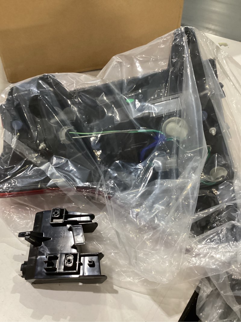 Condition photo showing New/Like New for TJHSM 1 Pack Right Side Tail Light Replacement for GX460 2017-2021 RH Tail Lamp 81550-WY040