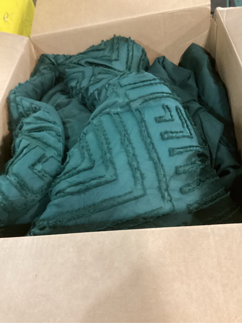 Condition photo showing As Is for andency queen comforter set 7 piece dark emerald green - bed in a bag queen boho lightweight fluffy tufted bedding sets with comforter, sheets, pillowcases & shams emerald green queen (90"x90")