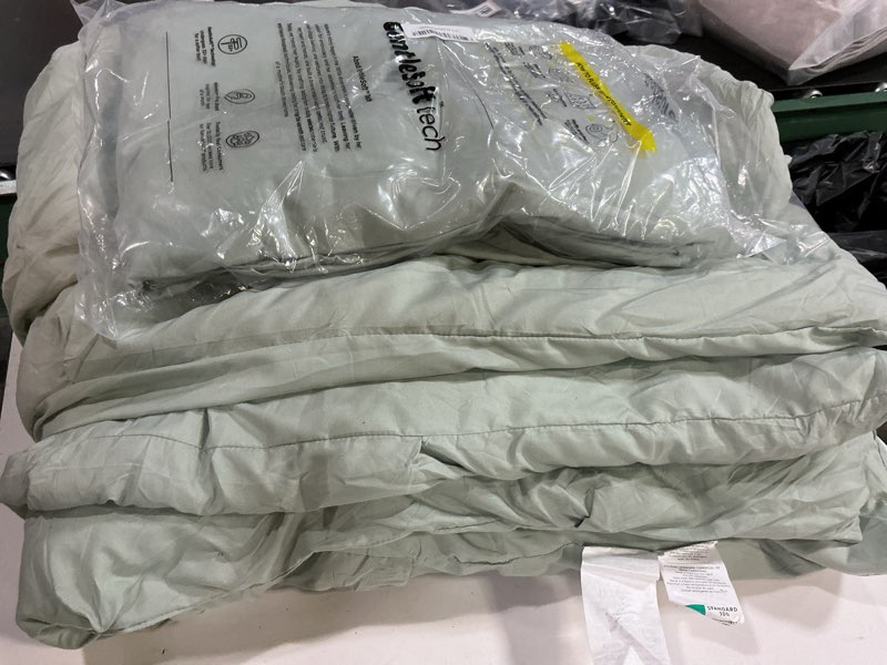Condition photo showing Good Condition for bedsure oversized king comforter set sage green - bed in a bag bedding set 5 pieces, gentlesoft™ pintuck bed set gift for family, pinch pleat sage green comforter with sheets, pillowcases & shams oversized king 03 - sage green