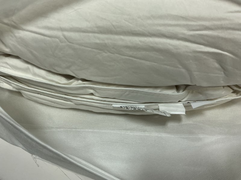 Condition photo showing Good Condition for quince lightweight luxe goose down comforter, king/cal king, white