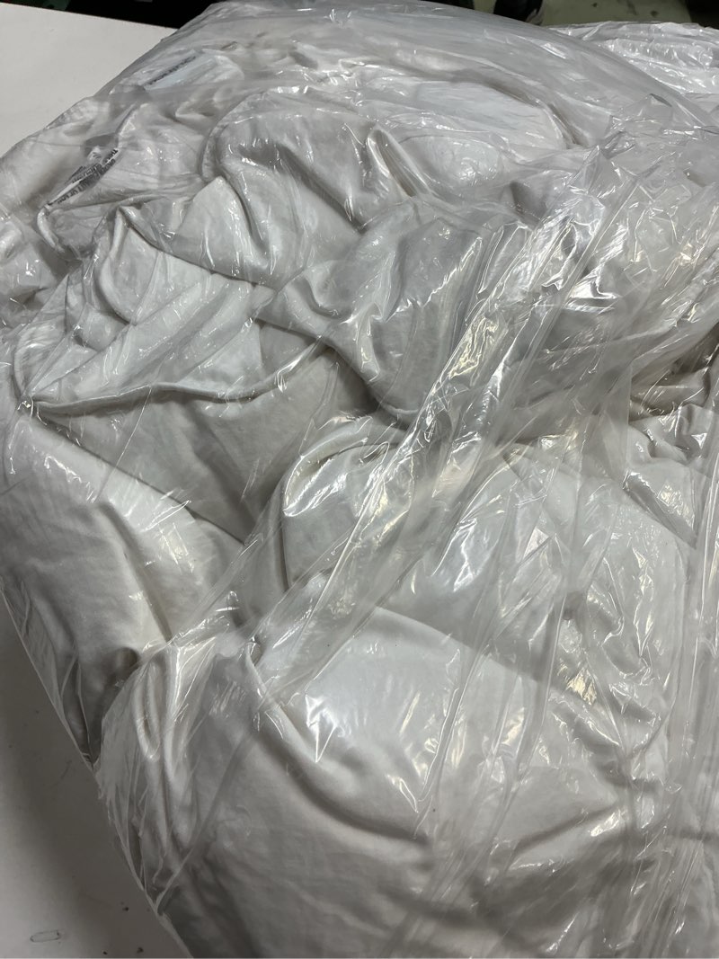 Condition photo showing Good Condition for ultra warm luxe goose down comforter, full/queen, white