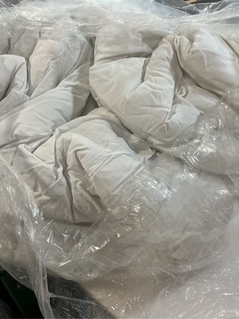 Condition photo showing As Is for organic cotton sateen comforter, king/cal king, white