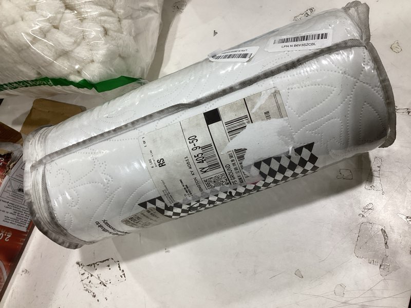 Condition photo showing Good Condition for this product is a king size quilt set typically made from polyester or cotton materials. 