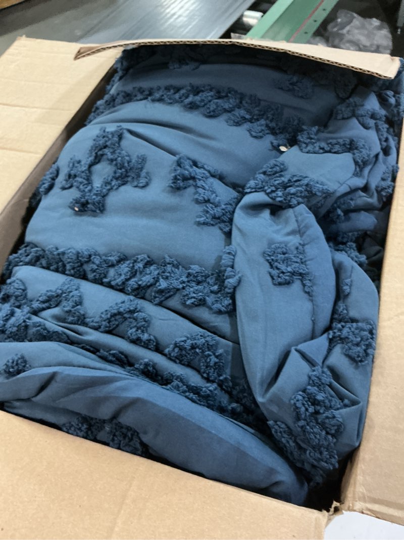 Condition photo showing Good Condition for bedsure tufted boho comforter set twin size - navy boho bed set, gentlesoft™ 2 pieces farmhouse shabby chic embroidery bedding, gifts for woman, soft jacquard twin comforter for all seasons twin/twin xl 22 - navy - elegant