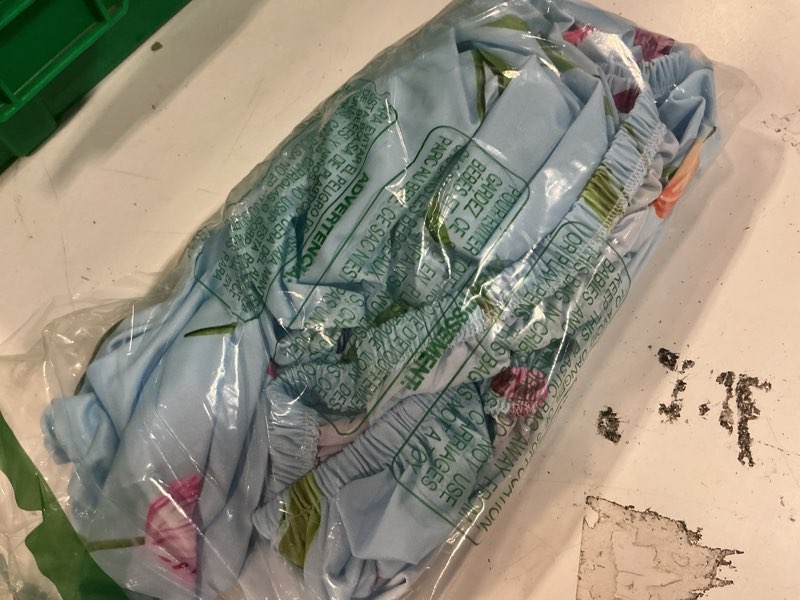 Condition photo showing Good Condition for Spring Light Blue Outdoor Square Tablecloth 42x42 Inch Fitted Table Cloth with Elastic Stretchy Washable Fabric Patio Table Cover Wrinkle Free Non Slip Elegant Tulip 42" x 42" (Square) Spring04