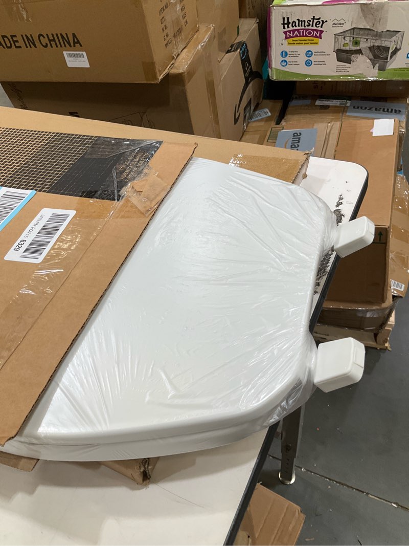 Condition photo showing Good Condition for bemis 70 durable plastic toilet seat, round, white