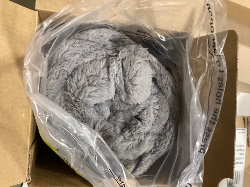 Condition photo showing Good Condition for bedsure 3d fleece bubble blanket for couch - gentlesoft grey twin blanket for sofa bed room decor - luxury soft cozy gifts for women, lightweight, all seasons, grey, 60"×80" 07 grey twin (60'' x 80'')