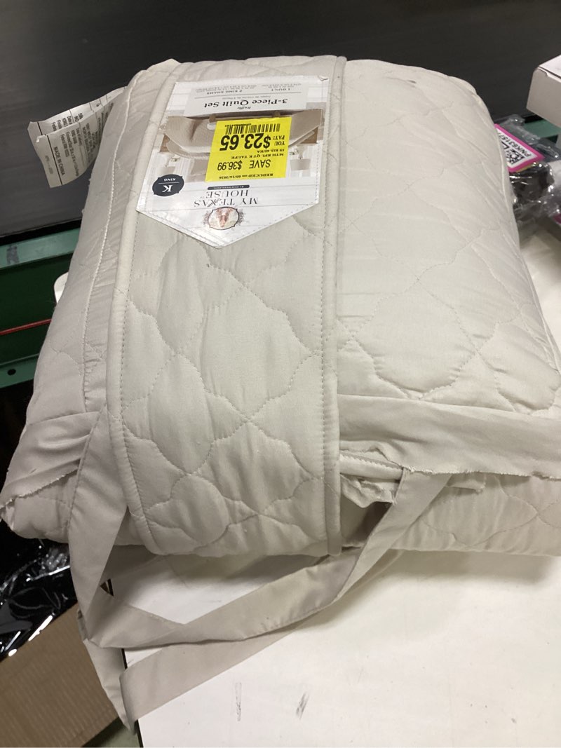 Condition photo showing Good Condition for (different colors ) my texas house king quilt set, all-season, 3-piece, sage trellis