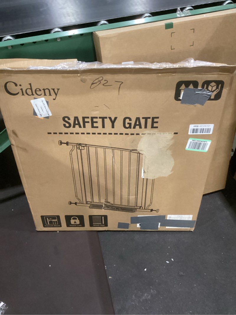 Condition photo showing New/Like New for cideny safety gate 