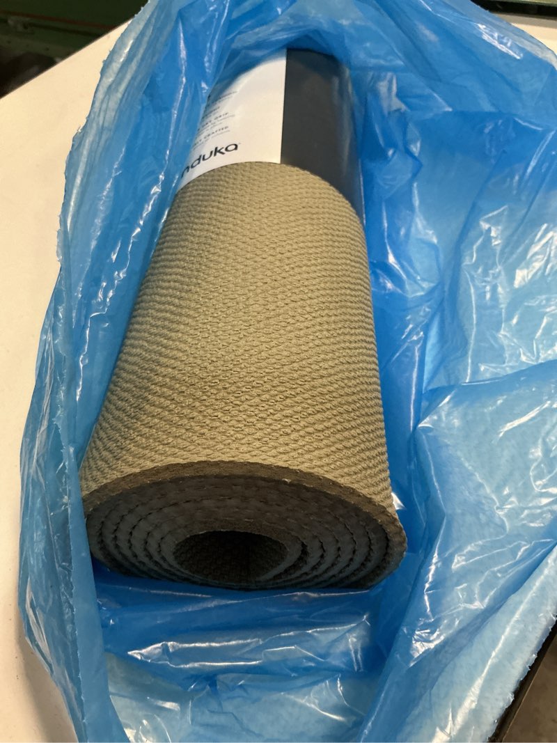 Condition photo showing Good Condition for manduka pro yoga mat - 6mm | lifetime durability | hygienic construction | premium studio quality | teacher approved sand 71" x 26"