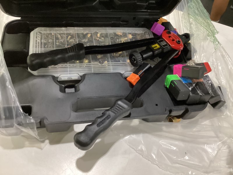 Condition photo showing As Is for rivet gun, giantisan pop rivet tool kit with 200 rivets and 4 drill bits, manual hand riveter kit with rugged carrying case