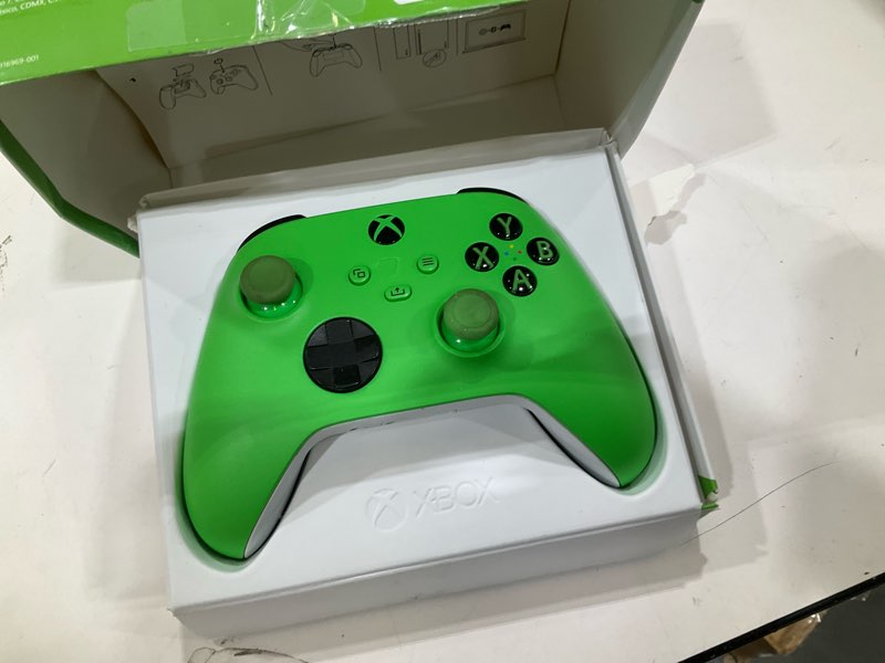 Condition photo showing Good Condition for xbox wireless gaming controller (2025) – velocity green – play on, windows, android, ios, firetv sticks, smart tvs, vr headsets