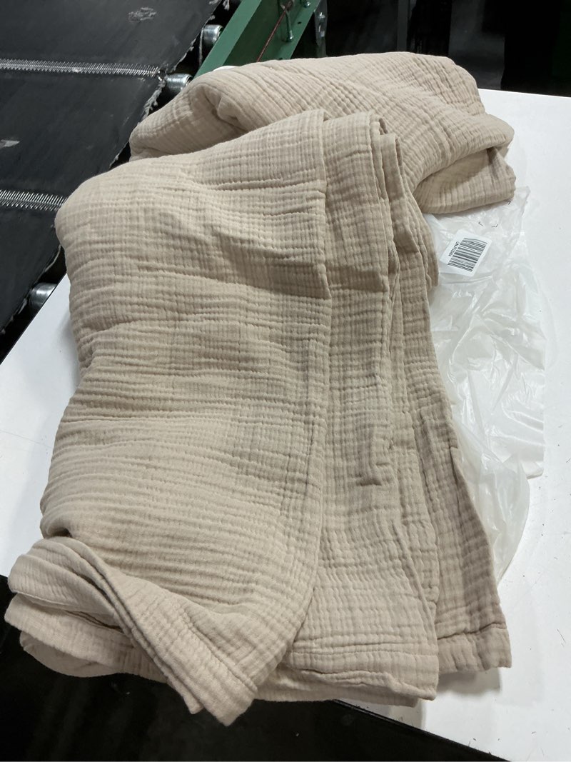 Condition photo showing Good Condition for quince organic cotton gauze blanket king/calking