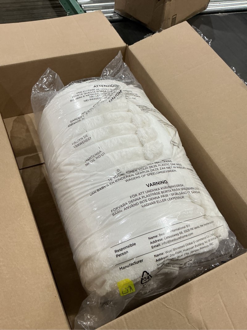 Condition photo showing New/Like New for bedsure king comforter - gentlesoft™ 3 pieces double-side fleece fluffy white comforter set, cozy striped room decor aesthetic, luxury king size bedding with 2 pillowcases, 104x90 inches king (104" x 90") 01 - cream white