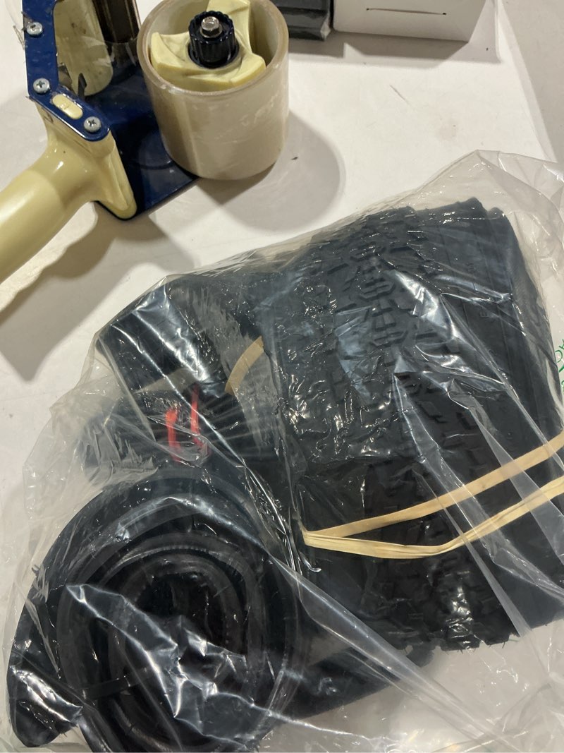 Condition photo showing Good Condition for high-performance 700x40c gravel bike tire designed for versatile use on paved roads, gravel paths, and light off-road trails 2 tires&2 tubes(black) 700x40c