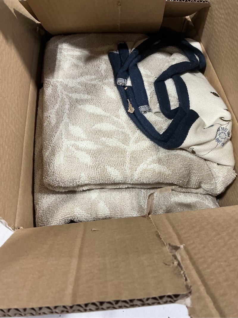 Condition photo showing New/Like New for madison park serene 100% cotton bath towel set luxurious floral decorative towels for bathroom embroidered cotton jacquard design soft highly absorbent for shower 600 gsm, multi-sizes, navy 6 piece | luxurious floral decorative towels for bathroom, embroidered jacquard, soft, medium weight and absorbent, oeko-tex certified navy towel