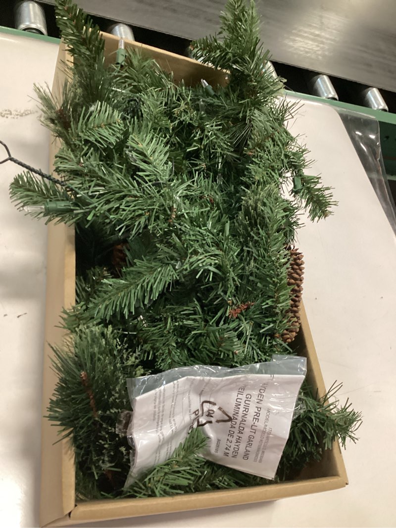 Condition photo showing As Is for Guirnalda De Navidad Artificial Preiluminada 2.74 M Luces Bl Verde Nombre Del Diseño