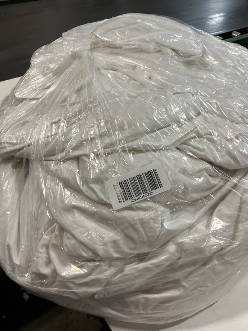 Condition photo showing Good Condition for lightweight premium down comforter, king/cal king, down