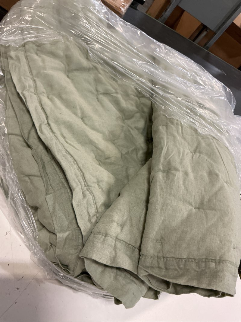 Condition photo showing Good Condition for european linen dream quilt, king/cal king, willowleaf