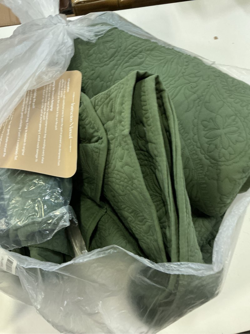 Condition photo showing Good Condition for wdcozy paisley quilt set king size, olive green matelasse lightweight bedspread, soft farmhouse rustic coverlet, spring summer vintage thin comforter, country bedding, 90x90 inches, 3 pieces olive green queen (90"x90")